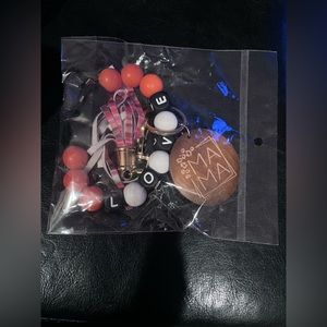 🌼3for 15$🌼 New in original packaging MAMA beaded Bracelet Keychain With Tassel